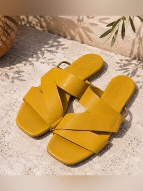 Vince Dylan Slides Mustard Yellow Leather Flat Sandals Size 7.5 Italy